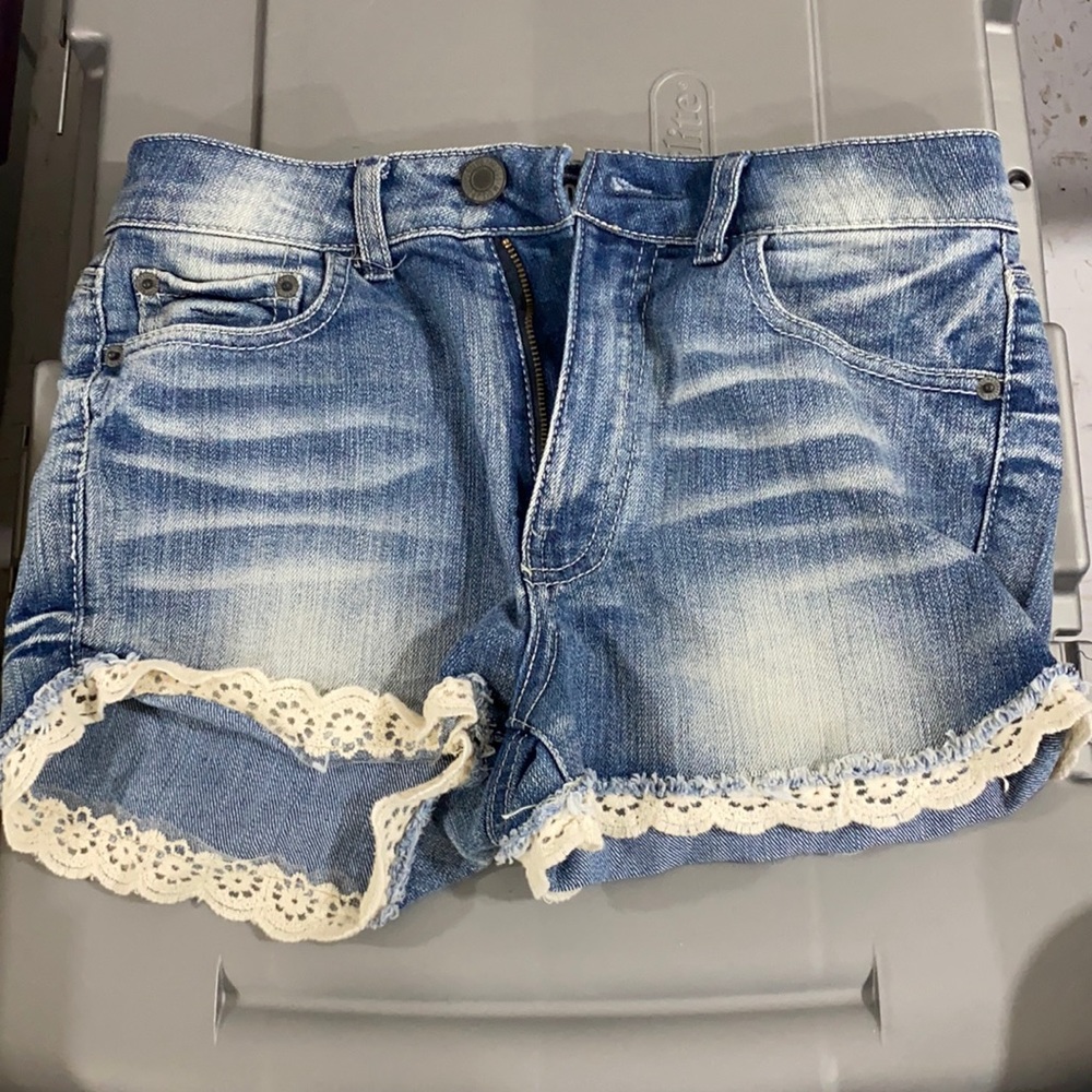 Denim shorts with crochet